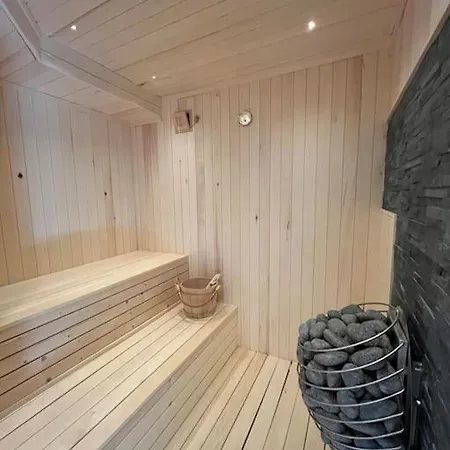 Nydelig Hytte I Naturskjonne Omgivelser בית נופש