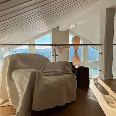 Nydelig Hytte I Naturskjonne Omgivelser *