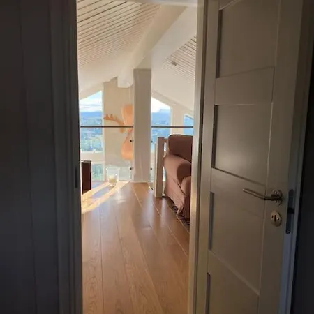 Nydelig Hytte I Naturskjonne Omgivelser *